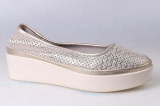 16407 goldens Zojas shoes